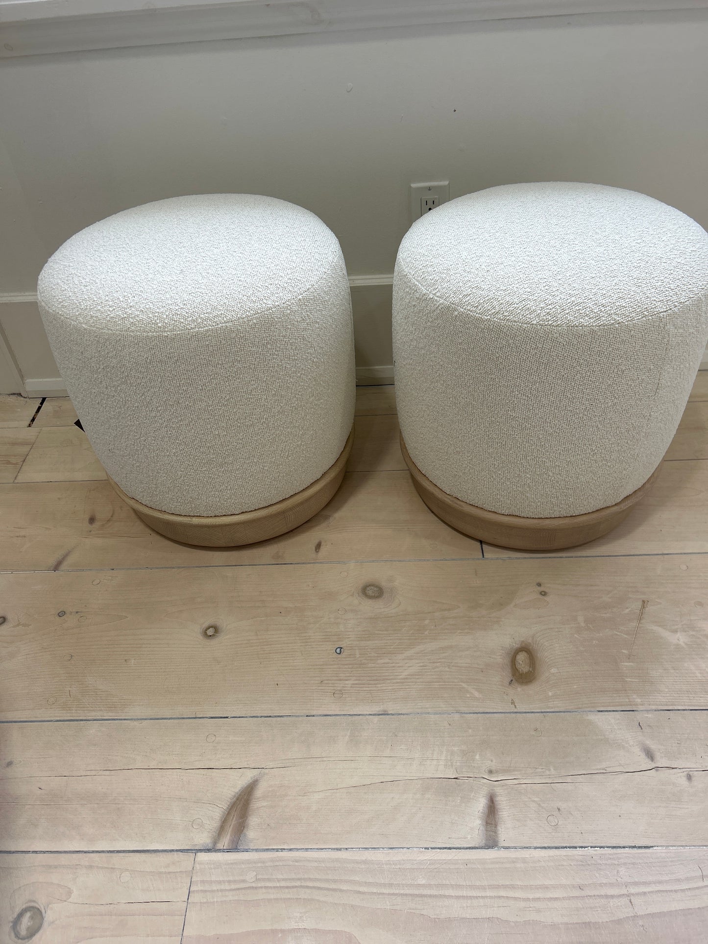 Noah Round Ottoman