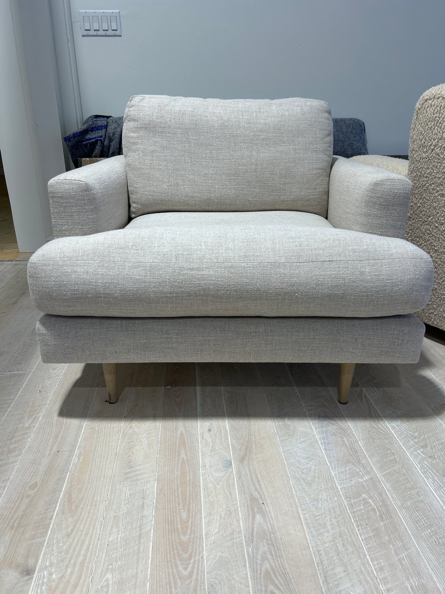 Avilia Chair
