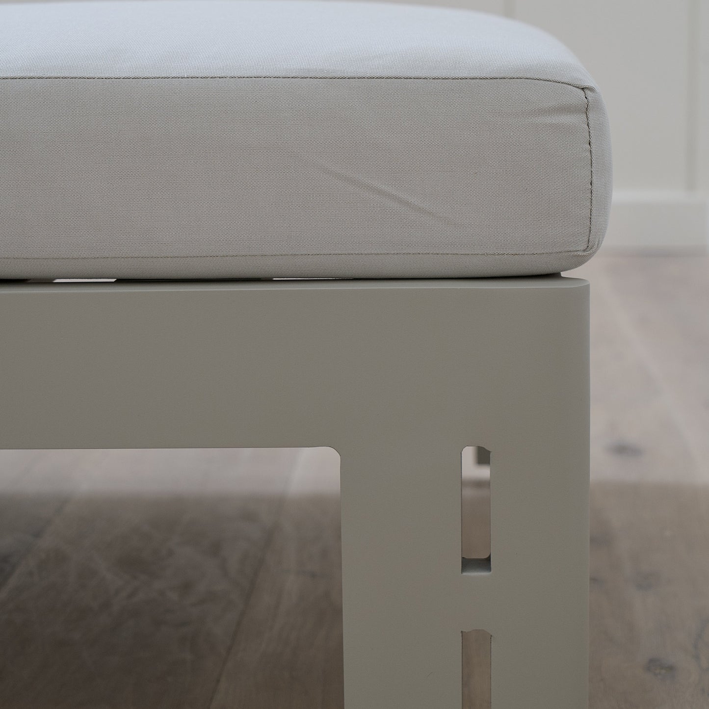 Leon Outdoor Chaise