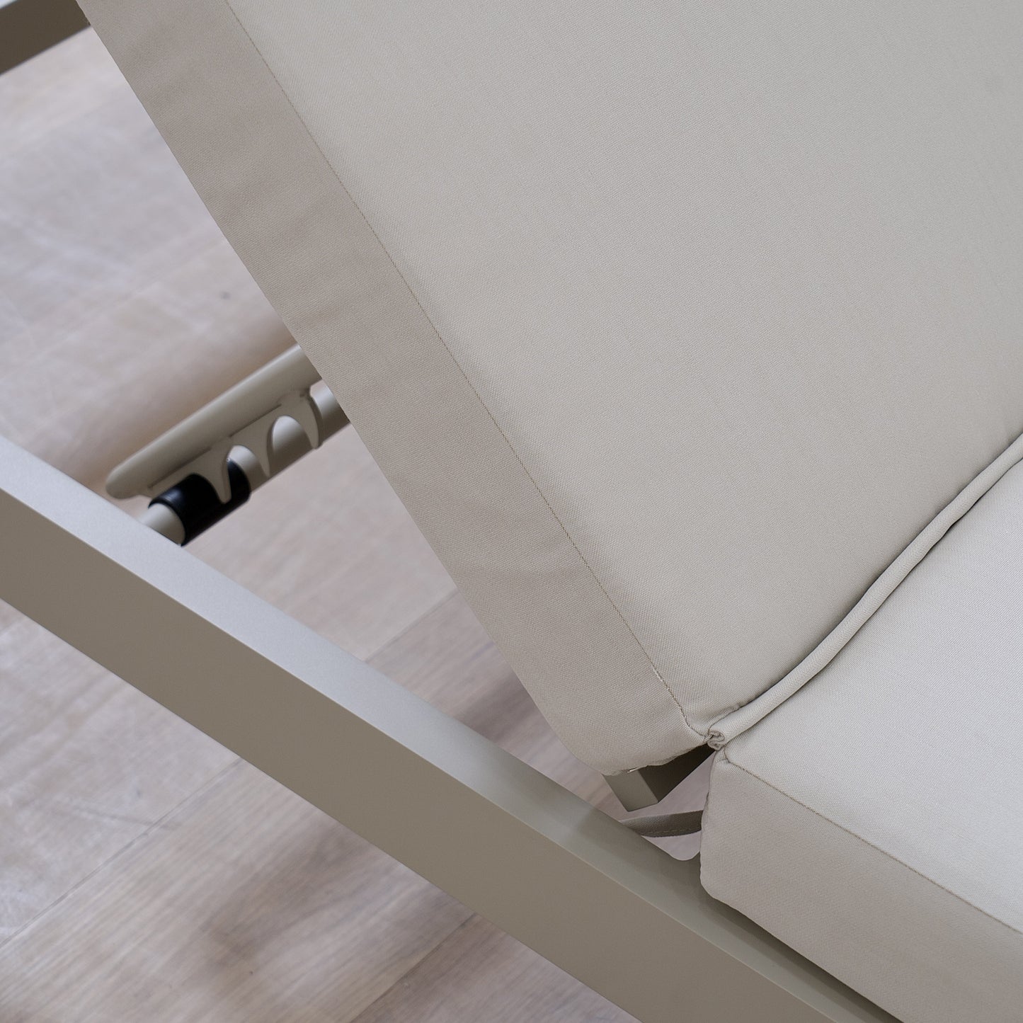 Leon Outdoor Chaise