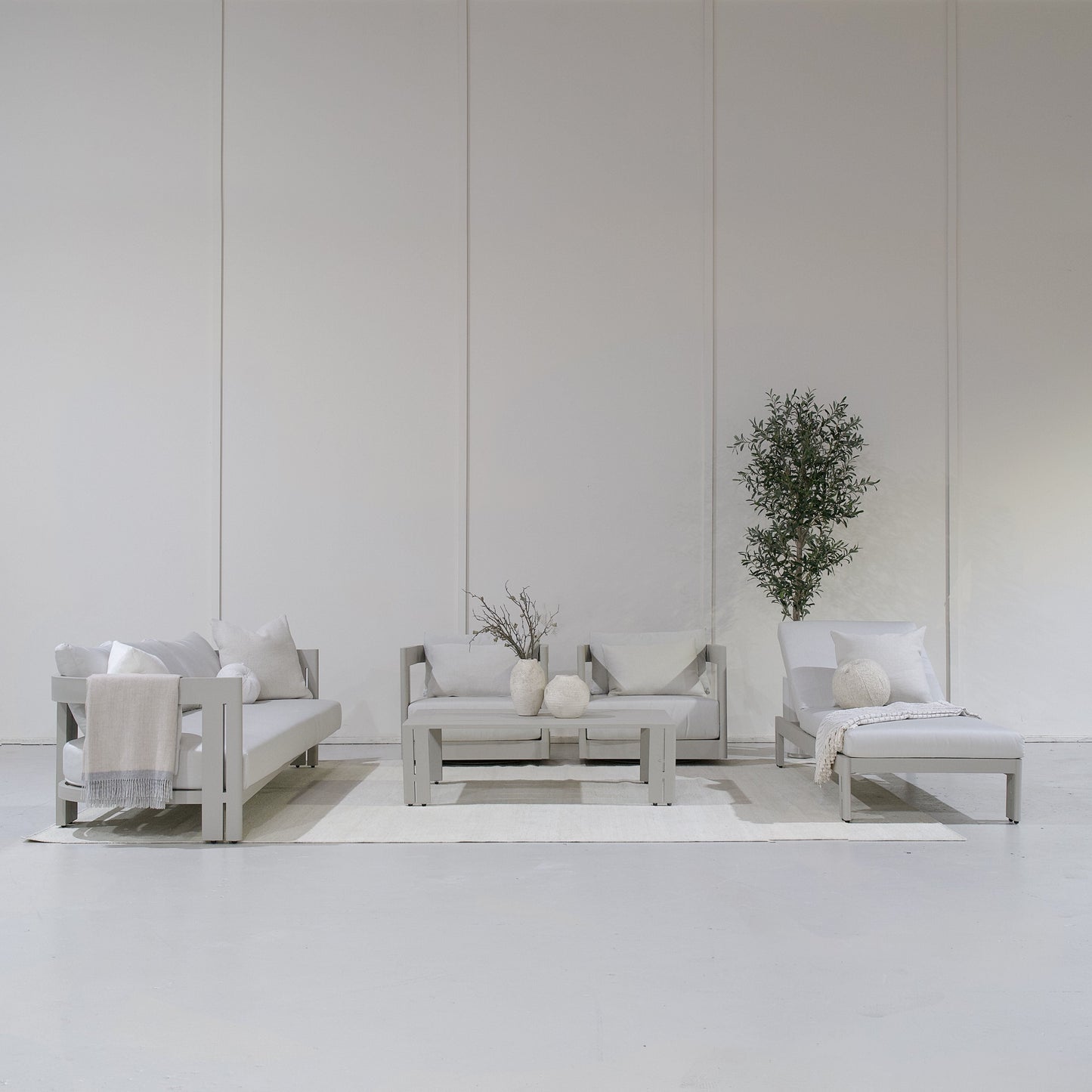 Leon Outdoor Chaise
