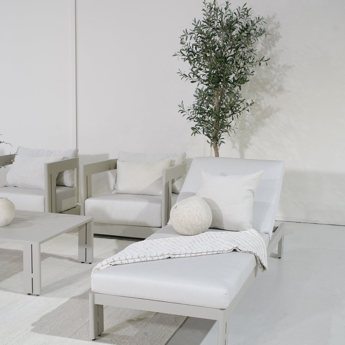 Leon Outdoor Chaise