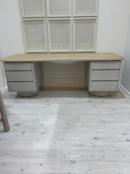 Sally Desk