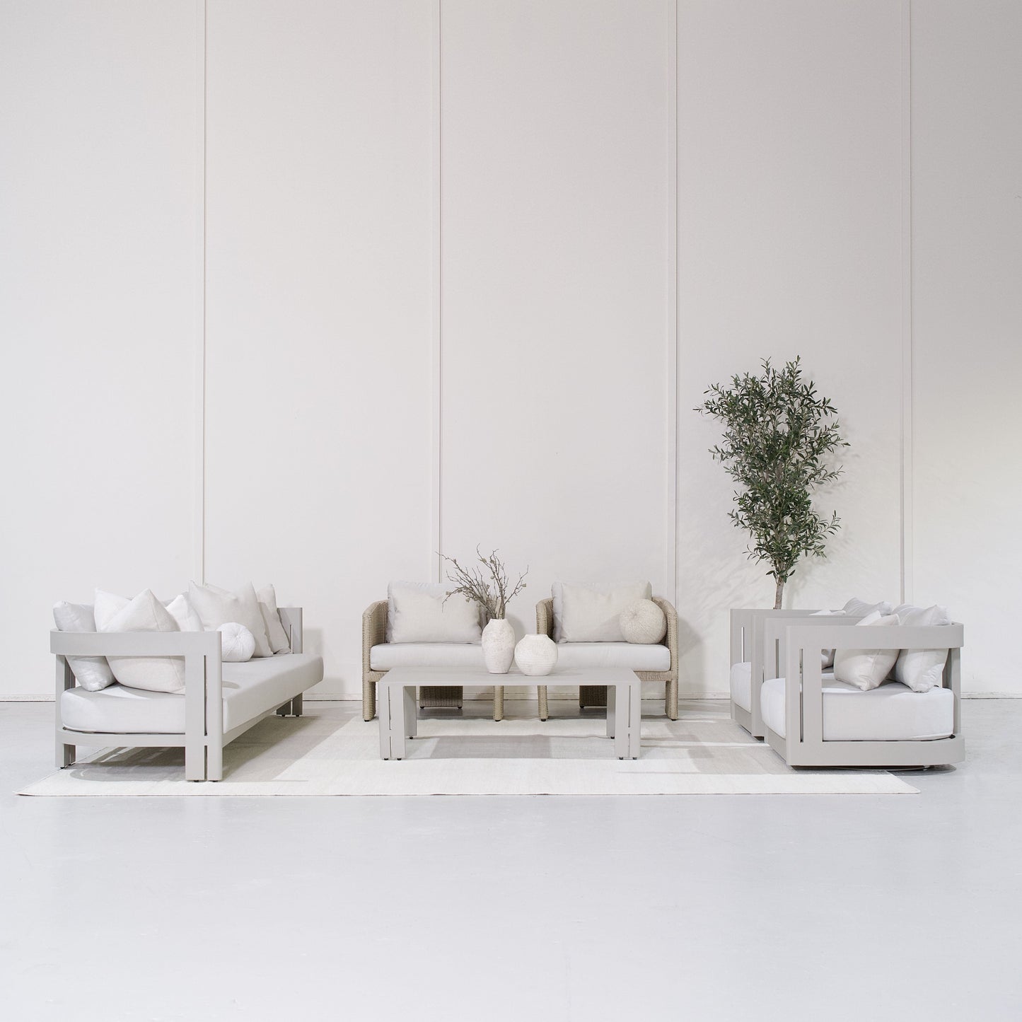 Leon Outdoor Swivel Chair