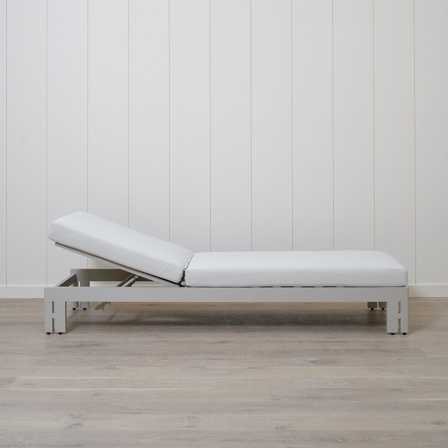 Leon Outdoor Chaise