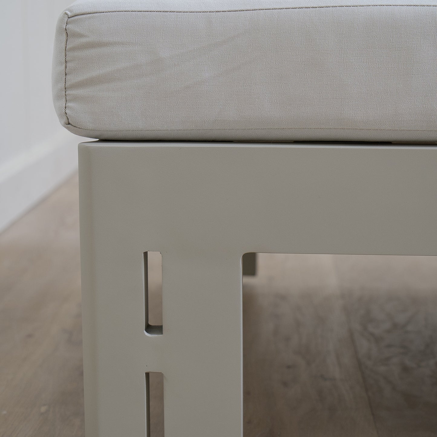 Leon Outdoor Chaise