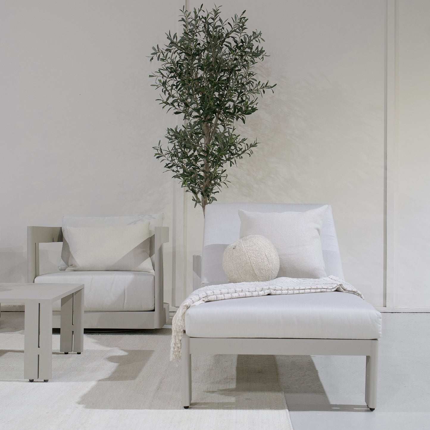 Leon Outdoor Chaise