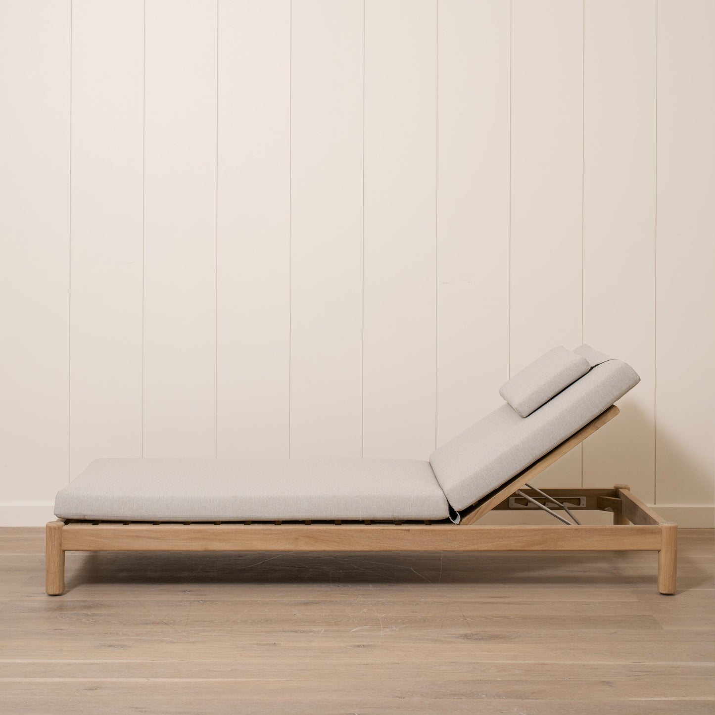 Toria Outdoor Chaise Lounger